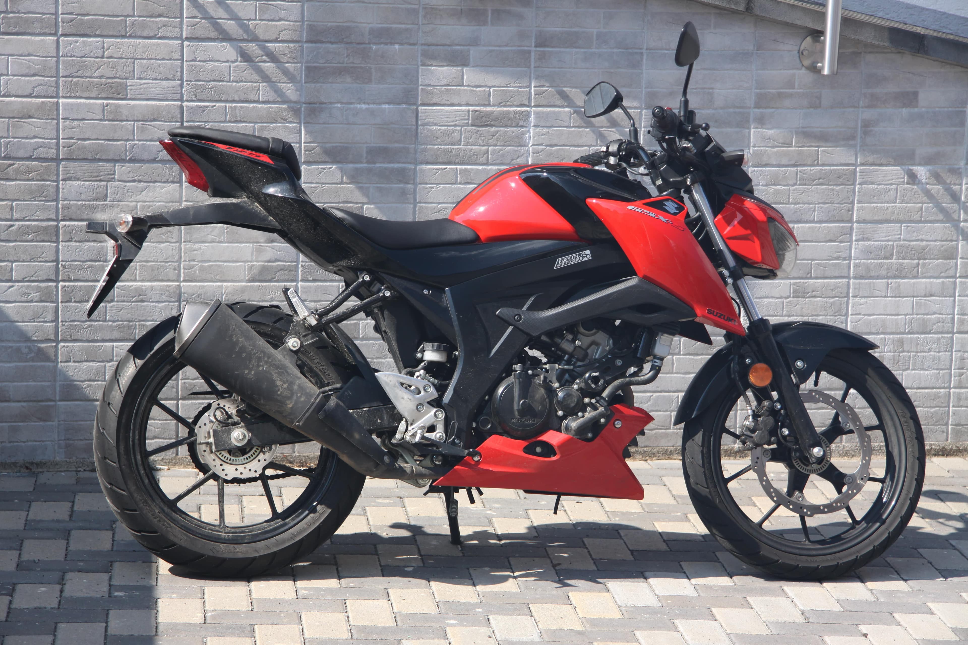 Suzuki GSX 125s Fahrschulmotorrad